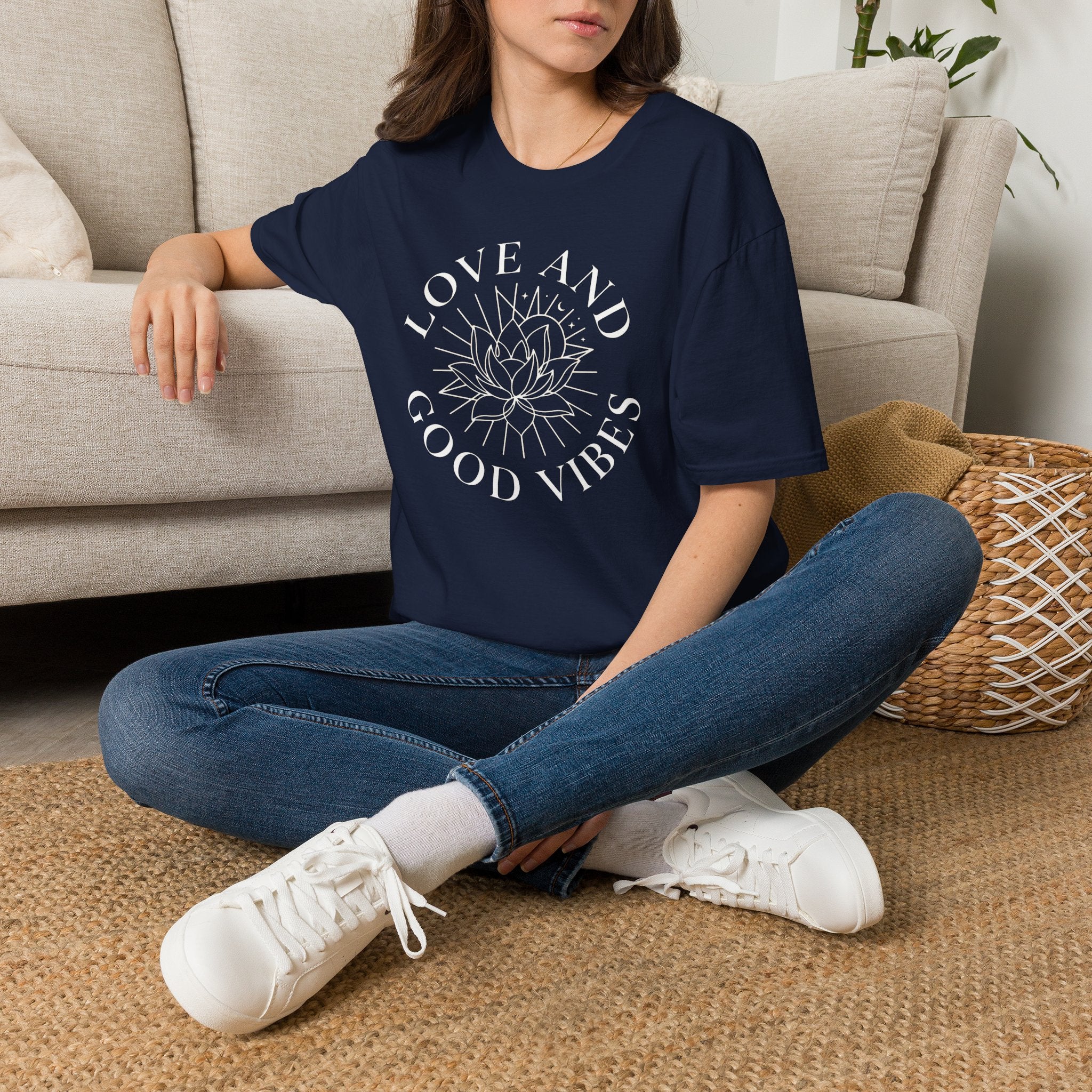Love and Good Vibes - minimal T-Shirt